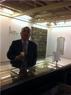 고서 수집광 여승구, 황홀한 책보따리 풀다