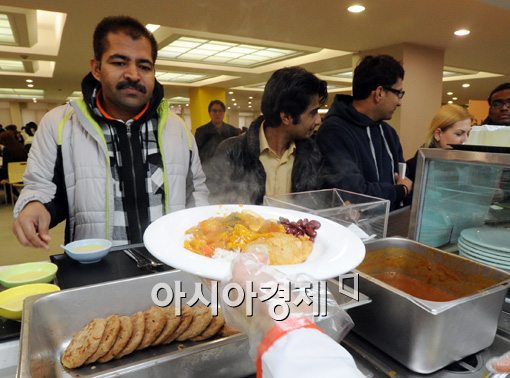 [포토]무슬림 학생들을 위한 할랄 푸드코트 