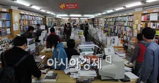 서점가에 부는 '박근혜' 바람...책 5권 판매 급증