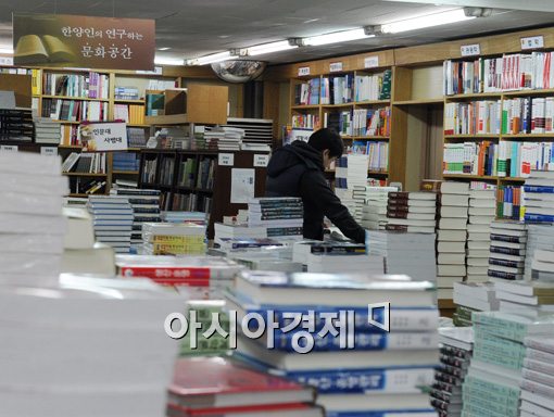 [포토]대학생들 교재비에…