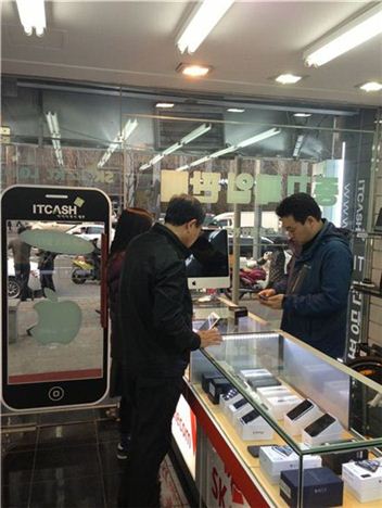 서울 용산에 위치한 IT 전당포.