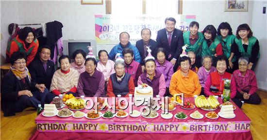 [포토]여수시 시전동, 어르신 생일상 차려드리기 행사 개최