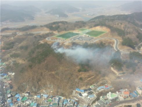 경북 영덕군 강구에서 일어난 산불현장(사진 : 산림청 산불방지과 제공)