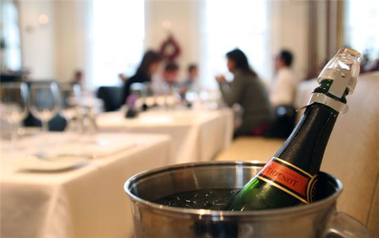 가라앉은 와인 시장에도… 떠오르는 ‘스파클링’