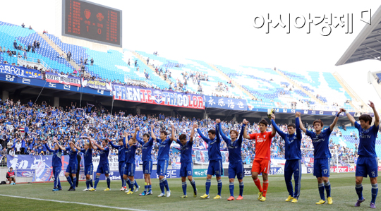 [포토] 수원 삼성 '승리의 만세 삼창'
