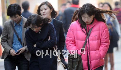 [포토]봄바람이 이렇게 차가운가