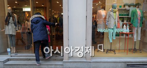 [포토]이제 겨울옷 벗고 봄옷으로...
