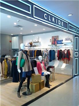 ▲국내 패션업계에서는 글로벌 SPA브랜드에 밀렸지만 중국에서는 제2의 전성기를 누리고 있다. 사진은 중국 상하이 신세계백화점 내 입점한 클라이드 매장.