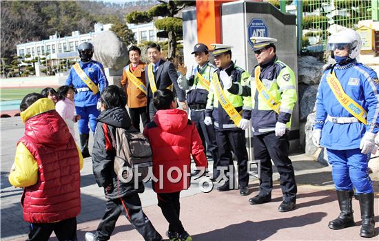 함평경찰, 신학기 초등학교 등굣길 교통사고 예방 홍보