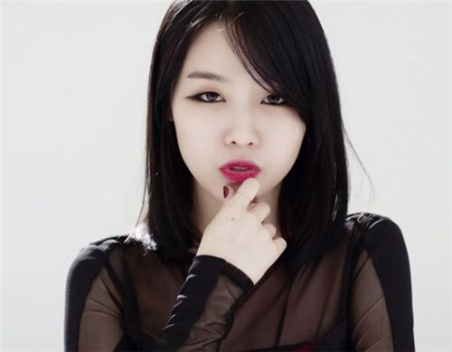 걸스데이 민아, '단발머리+붉은 립스틱'… '섹시미' 폭발