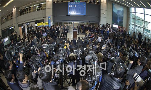 [포토]공항 가득 메운 지지자들