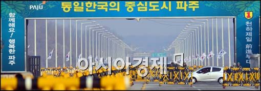 [포토]통일의 관문, 검문 중인 군 장병들 