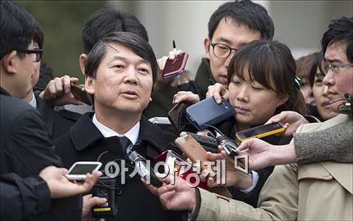 [포토]'질문 공세'