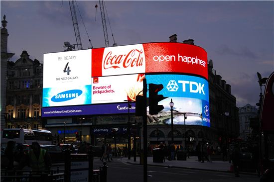 [포토]영국·홍콩에도 삼성 '갤럭시S4' 광고판 등장