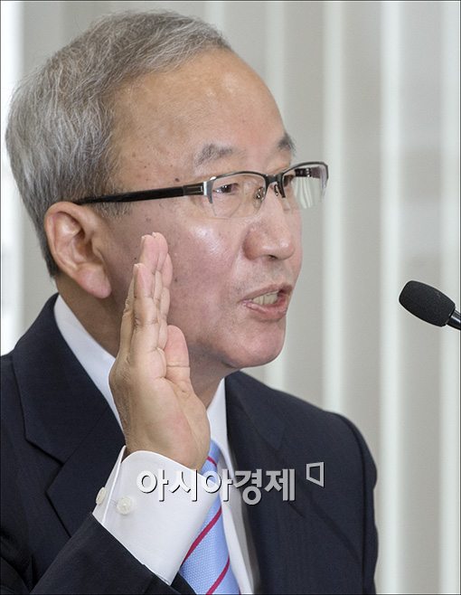 [포토]증인 선서하는 현오석 내정자