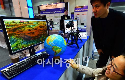 [포토]'2013 오토메이션월드' 개막···"신기하네"