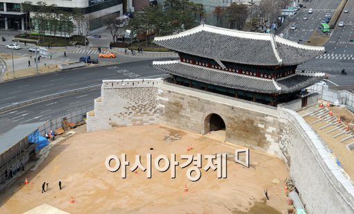 [포토]막바지 작업 한창인 숭례문 복원 현장 