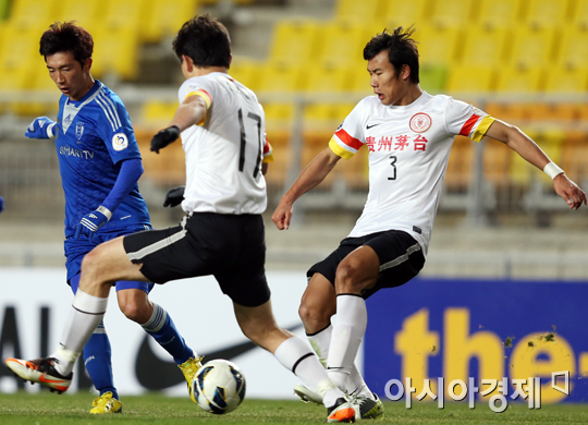 [포토] 김대경 '날카로운 킬패스'