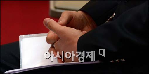 [포토]'두 손 꼭 모아, 취업하고 싶습니다'