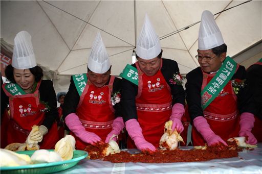 ‘해남 겨울배추로 봄 김장 담그세요“