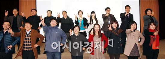 [포토]구호외치는 공직자 친절교육 