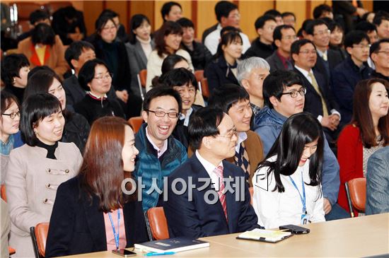 [포토]공직자 친절교육  '환한미소' 