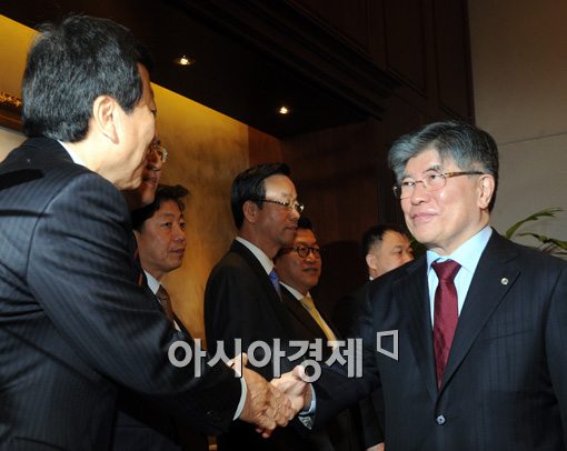 [포토]중소기업 CEO들 만난 김중수 총재 