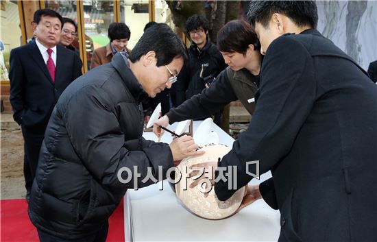 명품 강진청자, 한류 열풍의 진원지 남이섬 상륙