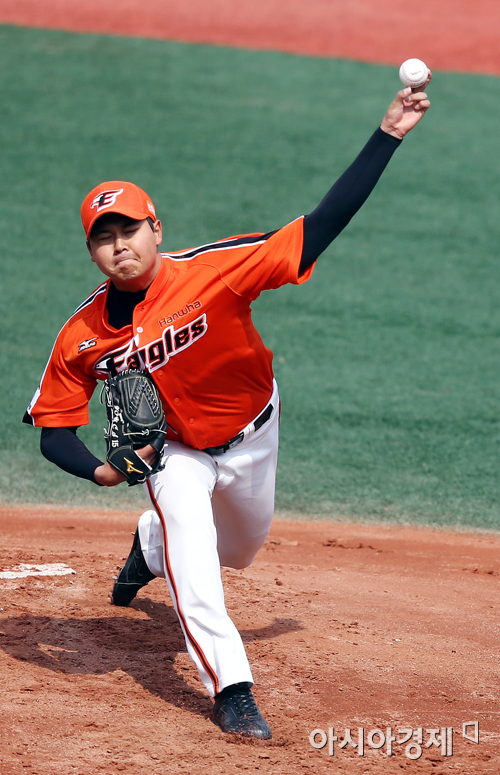 [포토] 역투하는 유창식 '눈을 질끈'