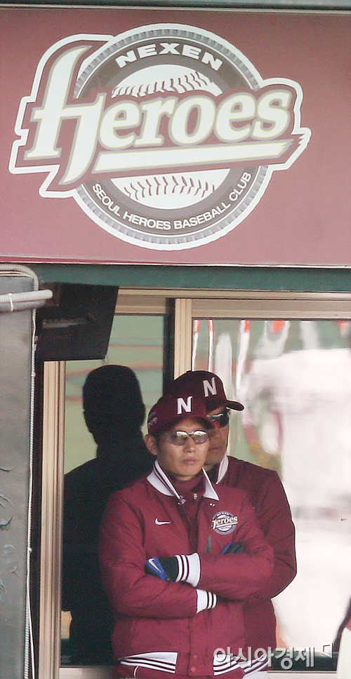 [포토] 경기 지켜보는 넥센 염경엽 감독