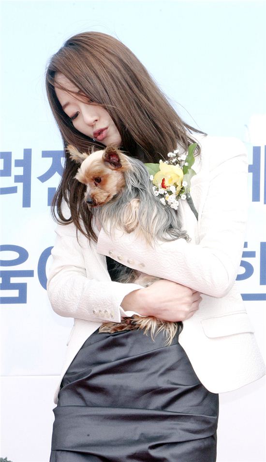 김효진, '도우미견'으로 거듭날 '유기견'들의 새 출발 박수