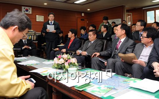 [포토]윤상직 '지하경제 발전 위해 노력하겠습니다"