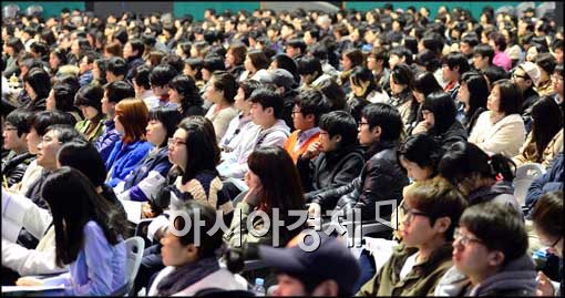 [포토]2014 신학기 설명회 찾은 시민들