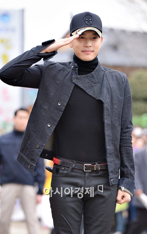 [포토]세븐 '각 잡힌 경례'