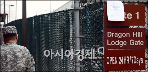 [포토]미8군 정문 앞에 붙은 항의문