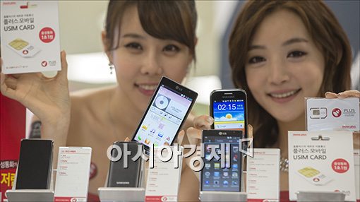 [포토]홈플러스, 대형마트 최초 알뜰폰 출시