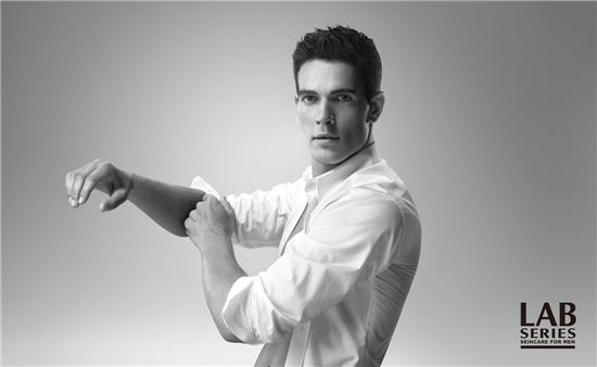 조슈아 클로스, 랩 시리즈 모델 발탁 