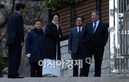 [포토]故 정주영 회장 제사에 참석한 정몽구 회장 