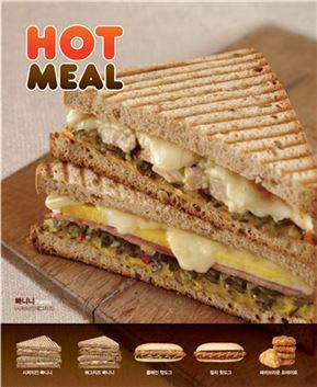 던킨도너츠, 빠니니·핫도그 등 핫 밀 5종 출시 