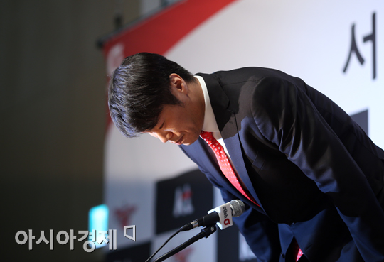 [포토] 은퇴하는 국보센터 서장훈 '그동안 감사했습니다'