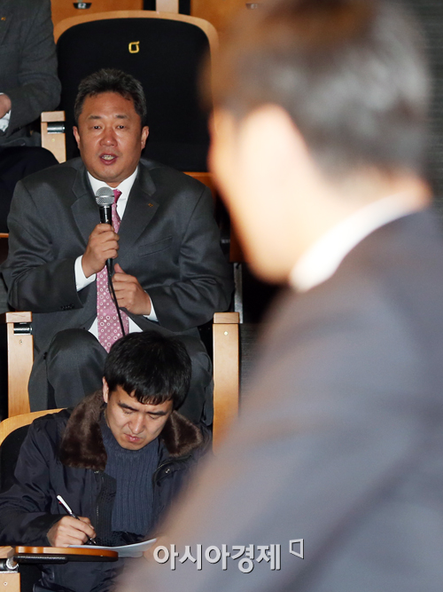 [포토] 전창진 감독 '감독이 아니라 팬의 한 사람으로 질문합니다'