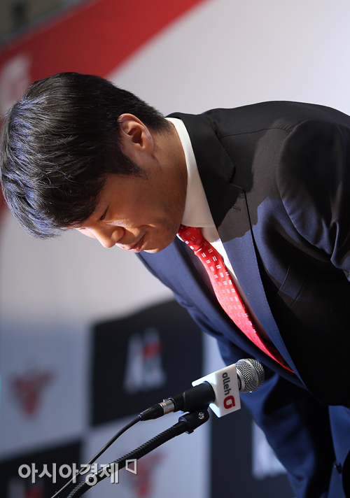 [포토] 은퇴하는 국보센터 서장훈