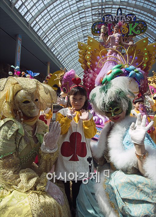 [포토]"꽃 보다 화려한 가면의 향연"