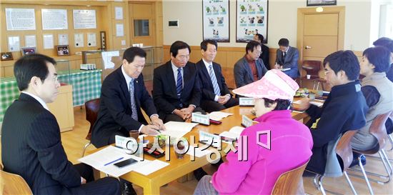 [포토]국민권익위원회 이동신문고, 광양 매실 영농현장 방문