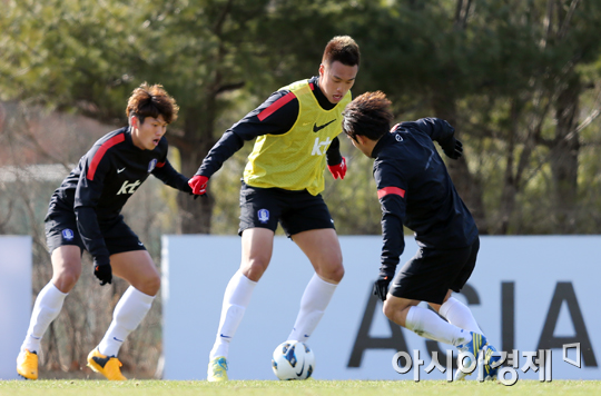 [포토] 김신욱 '아니 양쪽에서!'