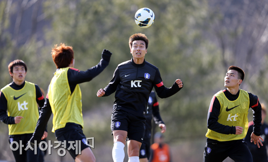 [포토] 헤딩하는 이동국