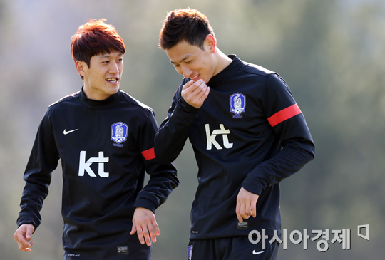 [포토] 대화 나누는 이청용-지동원