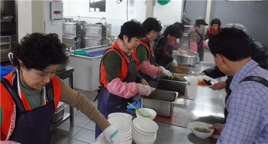 DGB가족봉사단, 무료급식 봉사활동 진행