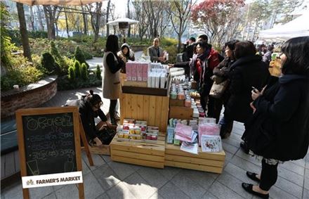 CJ푸드월드, '파머스마켓 2013' 선보여.."도심 한 복판서 즐길거리 체험"
