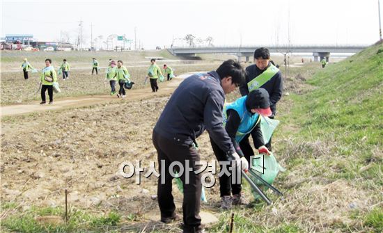 함평수도관리단,물 의날 맞아 상수원보호구역  정화 실시